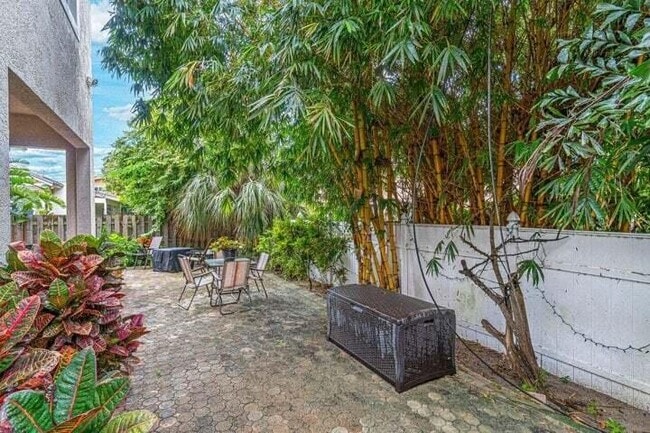 Building Photo - 3117 Florida Blvd