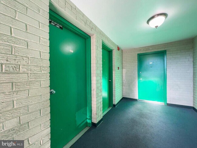 Building Photo - 4810 Quarles St NE