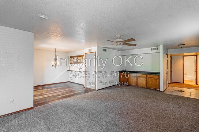 Building Photo - 4400 Hemingway Dr