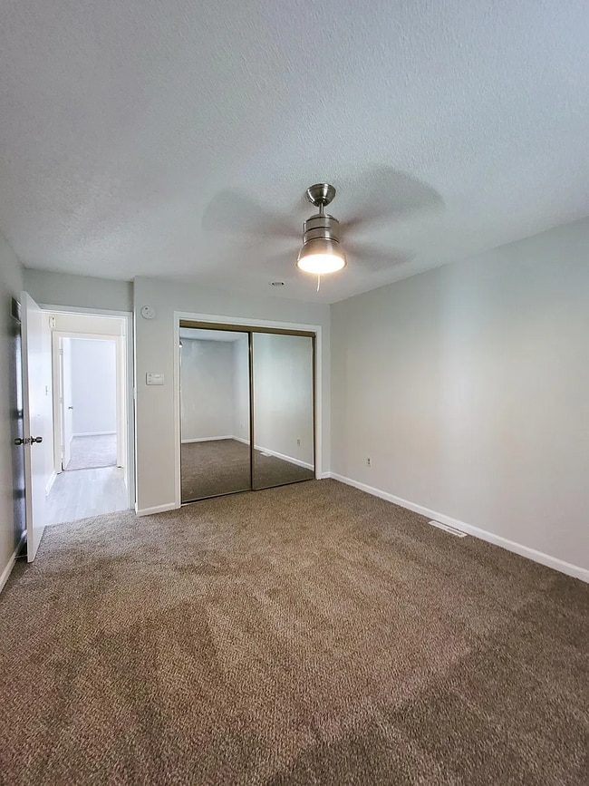 Building Photo - 10902 Mckinley Dr