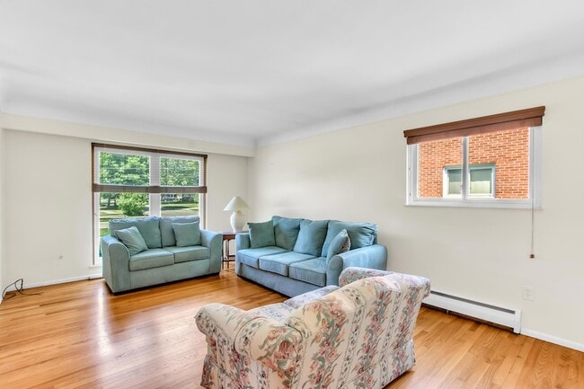 Building Photo - 16345 Pollyanna St