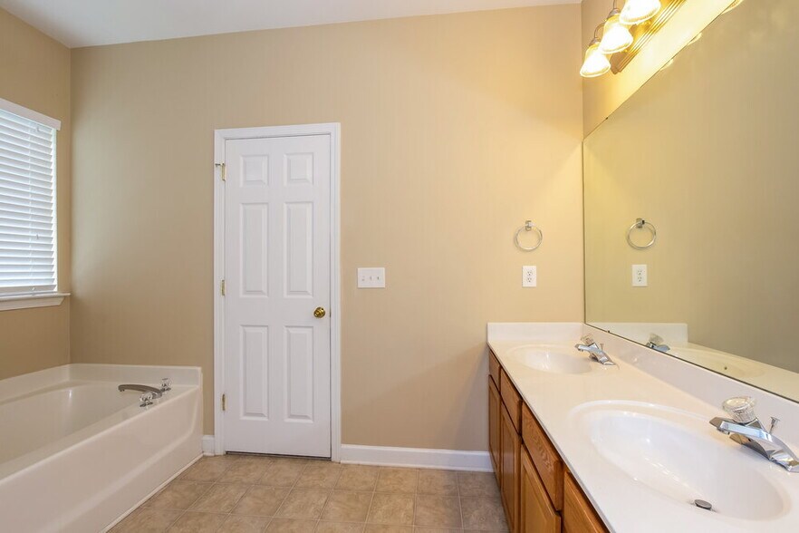 Building Photo - 4215 Sebring Ct SW
