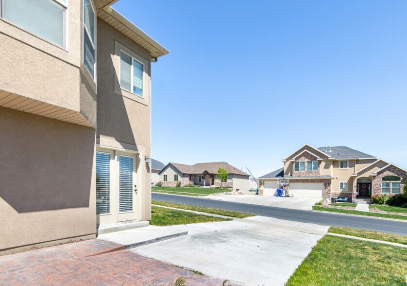 Private driveway access. - 1232 S Regal View Dr