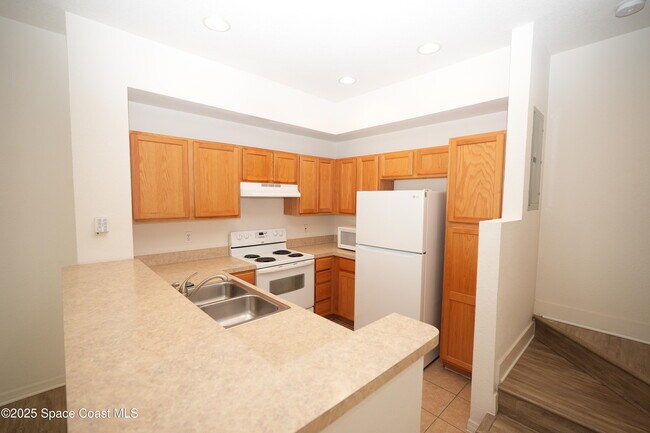 Building Photo - 110 Turpial Way