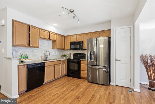 Building Photo - 7061 Holly Springs Ln