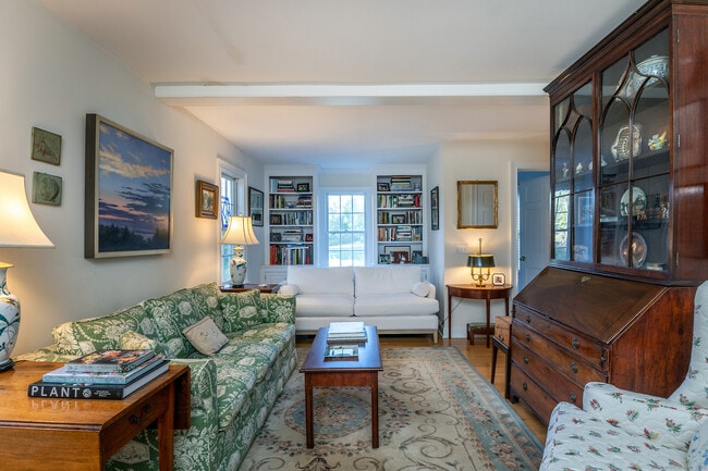 Building Photo - 62 Brush Hill Rd