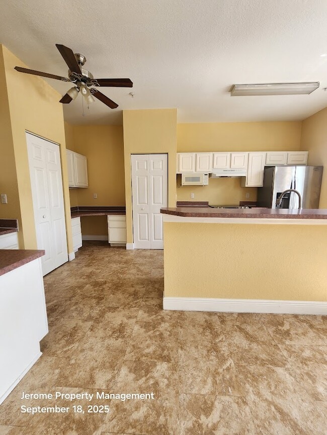Building Photo - 5011 Sunridge Palms Dr