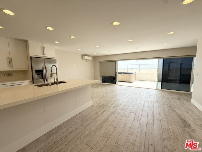 Building Photo - 6955 Trolleyway S