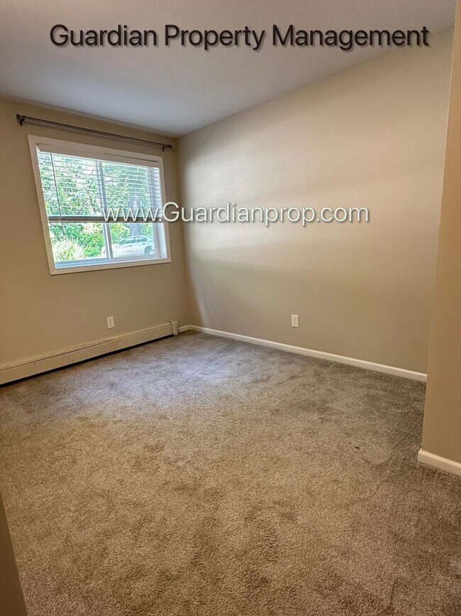 Building Photo - Champlin 3 Bedroom, Excellent Condition, AC, Garage Available, Balcony, Heat Paid