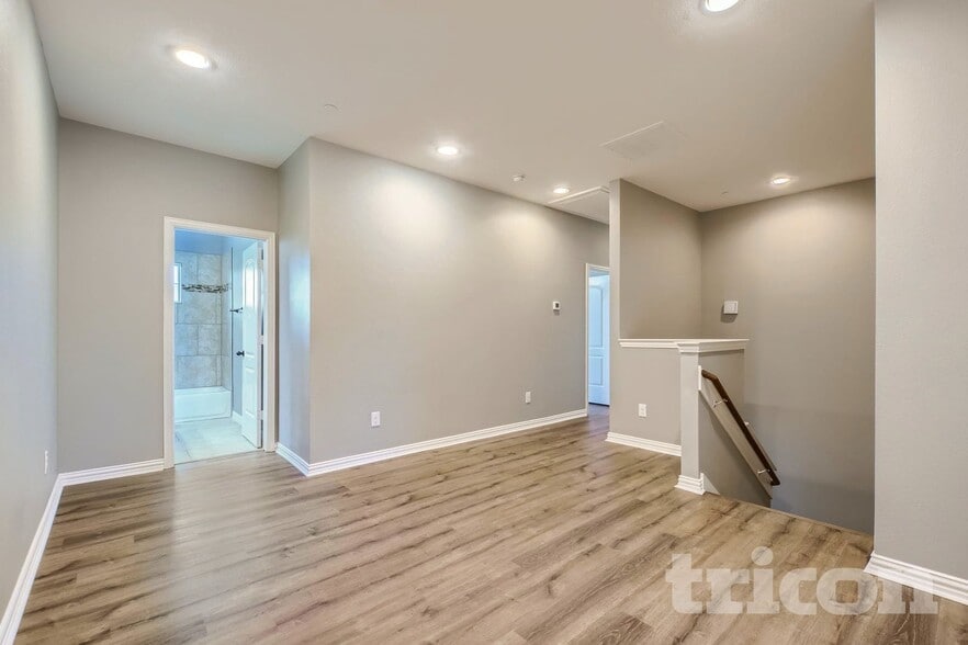 Building Photo - 1990 Timber Oaks Dr