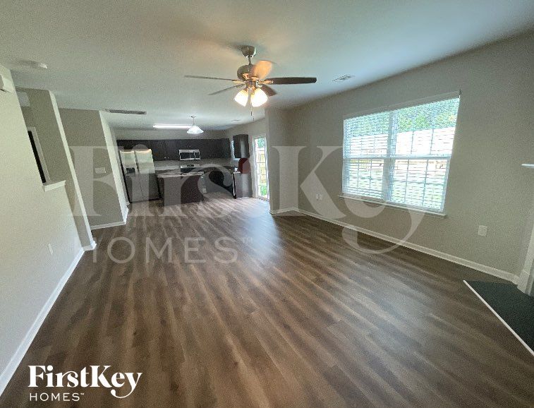 Building Photo - 1800 Eastway Dr