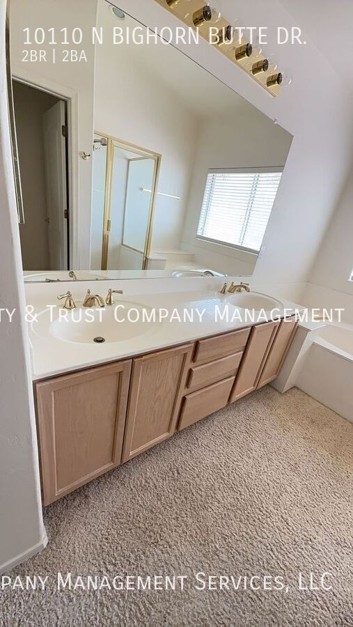 Building Photo - 10110 N Bighorn Butte Dr