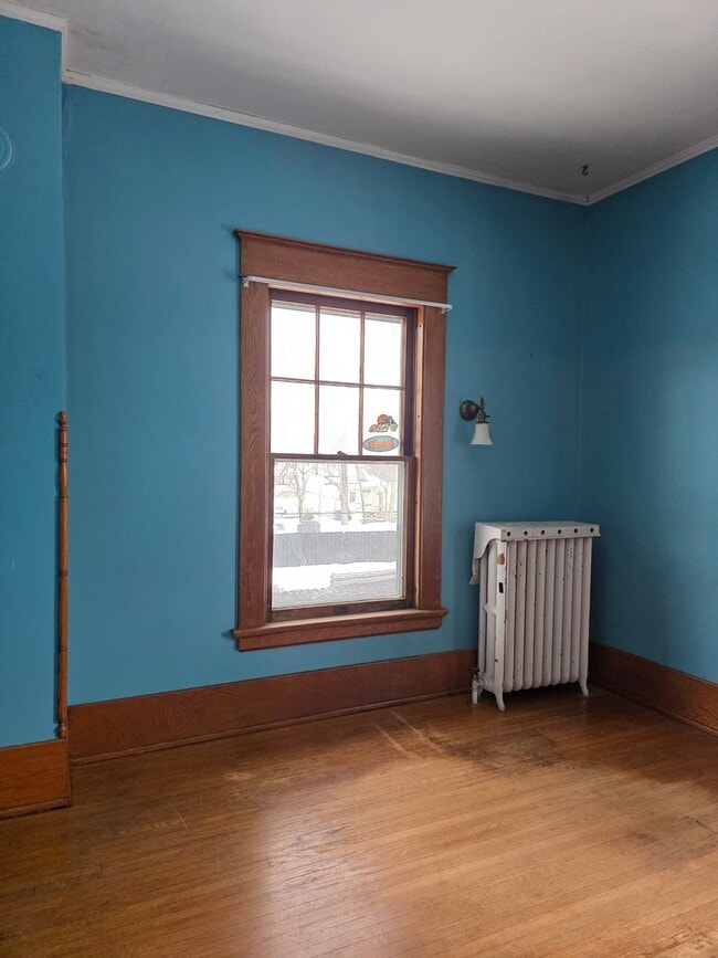 Building Photo - Large Home in Bowling Green