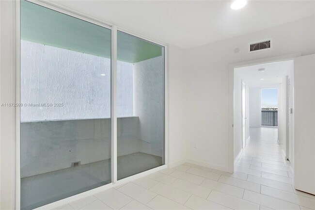 Building Photo - 1756 N Bayshore Dr
