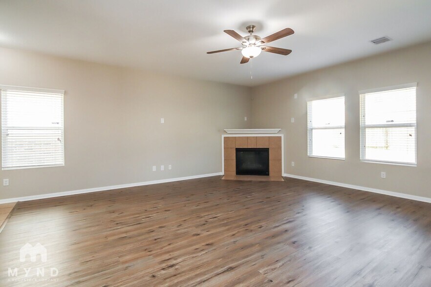 Building Photo - 5019 Forest Hurst Dr