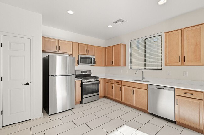 Building Photo - Three Bedrooms! Newer Neighborhood - conve...