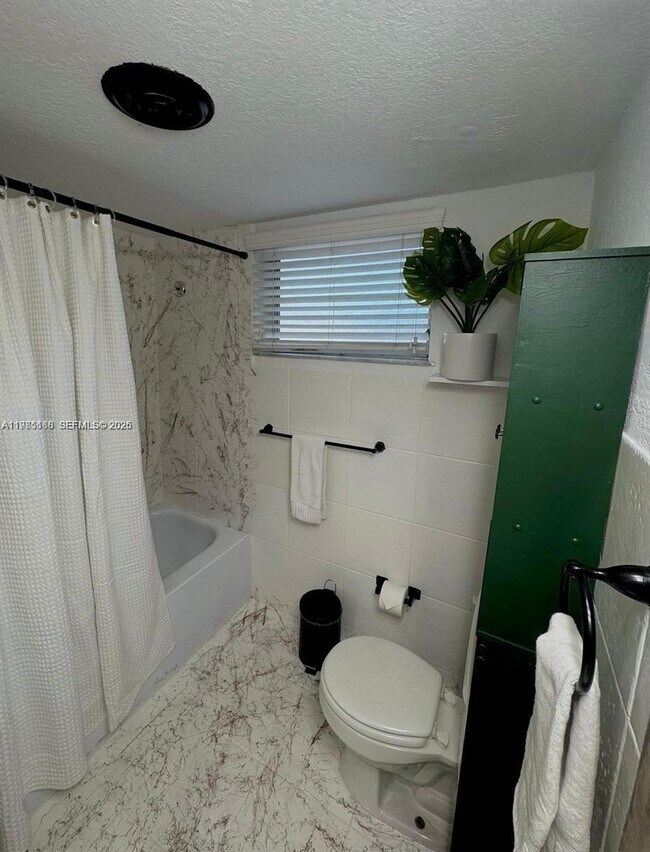 Building Photo - 1530 NE 191st St