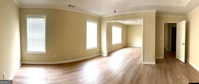 Building Photo - 2336 Pettit Dr