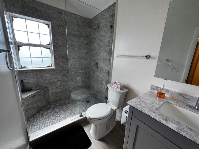 Building Photo - Key West Condo For Rent