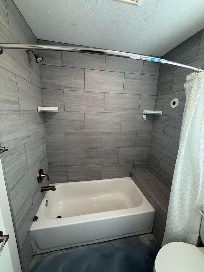 Building Photo - HUGE UPGRADED 3/2 ON 5 ACRE LOT!