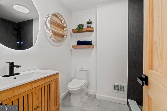 Building Photo - 209 Front St