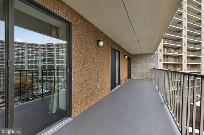 Building Photo - 10503 Valley Forge Cir