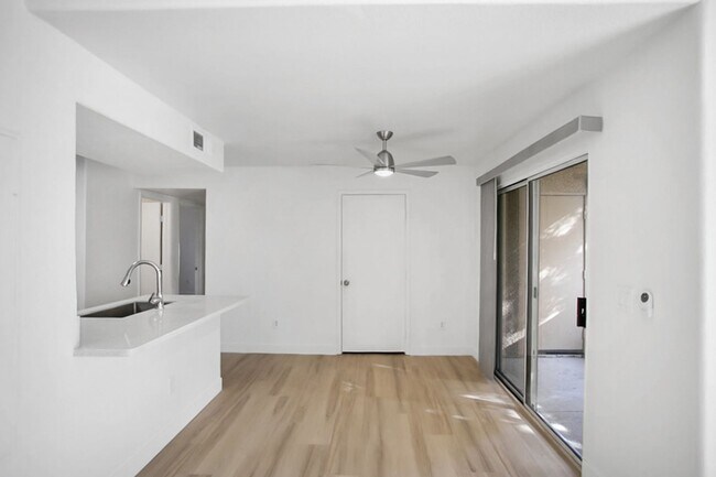 Building Photo - 3 Bedroom, 2 Full Bath Condo In Great Location