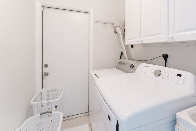 Building Photo - 4017 Monroe St