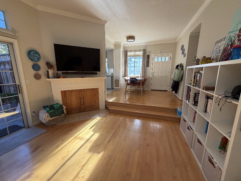 Building Photo - 558 N 3rd St