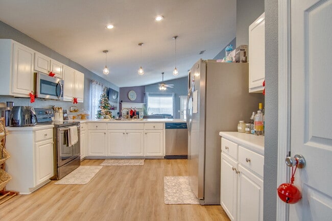 Building Photo - Move-in Special- $250 off the first month's rent.- Spacious 3 Bedroom Home Minutes from Downtown ...