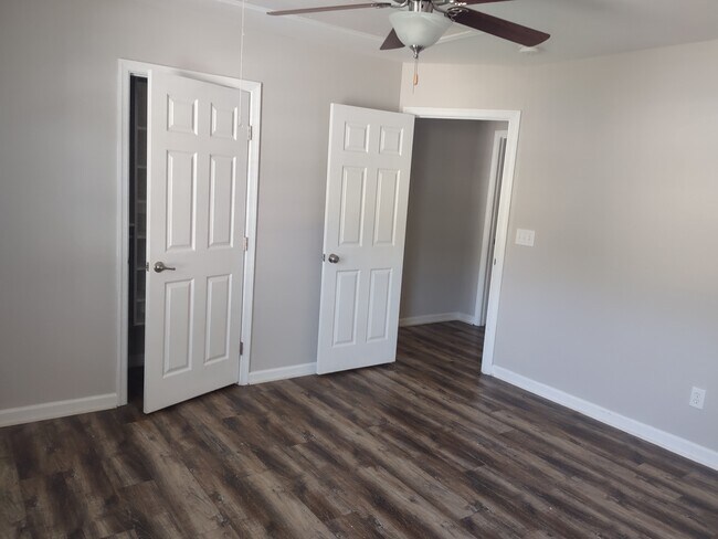Building Photo - 229 Dellwood Dr