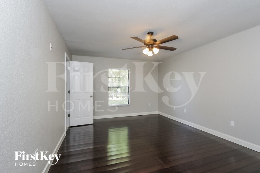 Building Photo - 6710 22nd Ave W