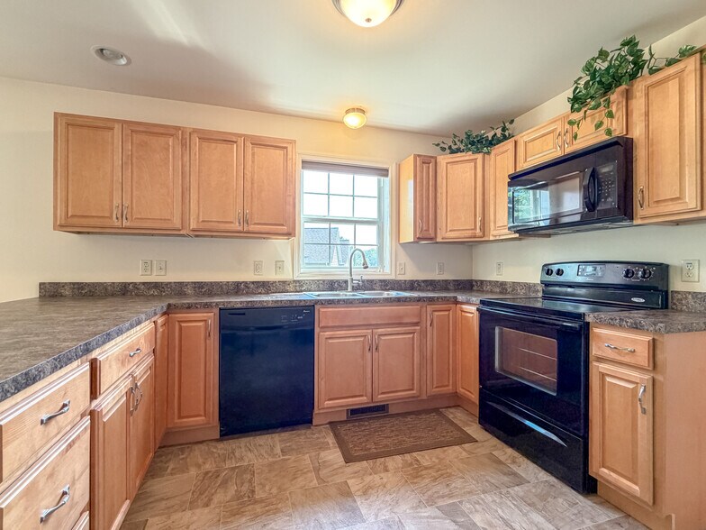 Building Photo - 271 Wildflower Dr