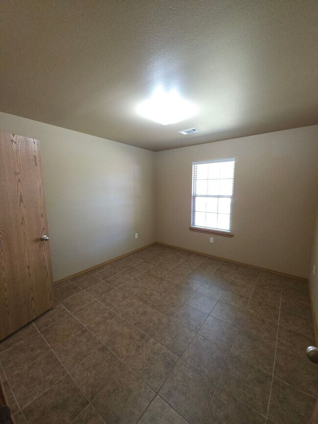 Building Photo - 619 Resimont Dr