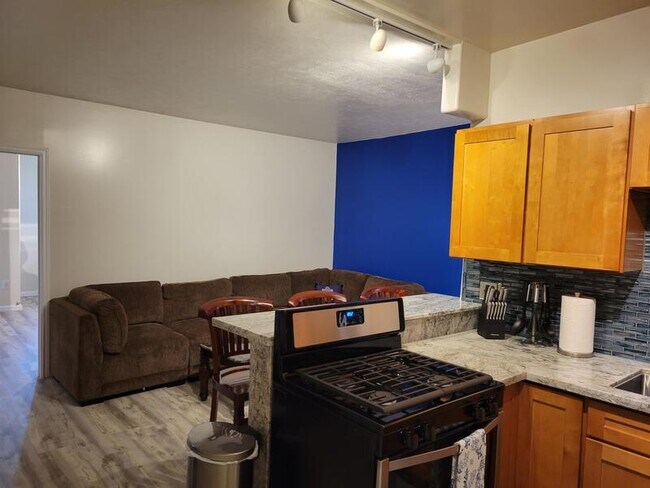 Building Photo - 355 Kalanianaole St