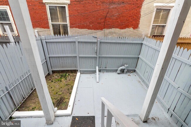 Building Photo - 1353 Howard St