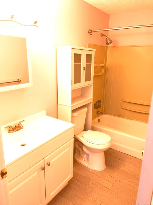 Building Photo - 16 Seymour Rd