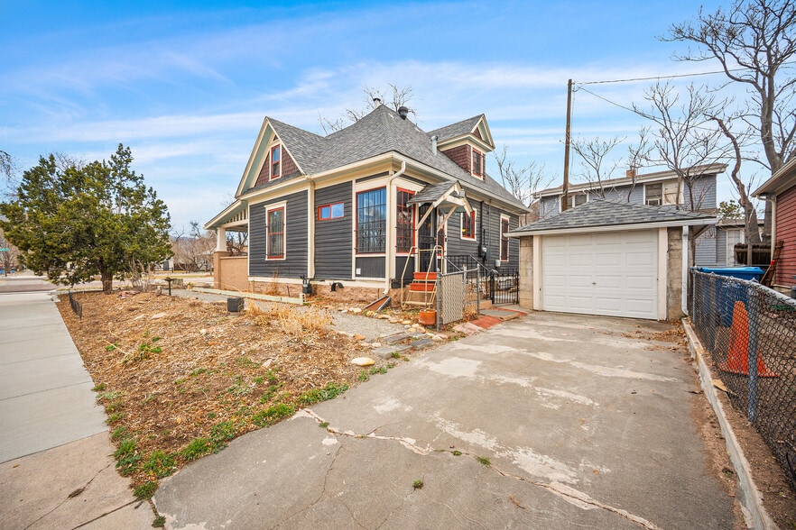 Building Photo - 831 S Cascade Ave