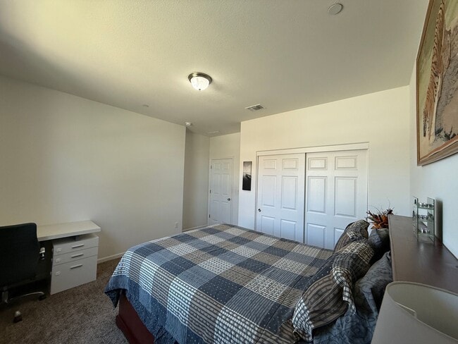 Building Photo - Must See! Fully furnished 3 bedroom, 2 bat...