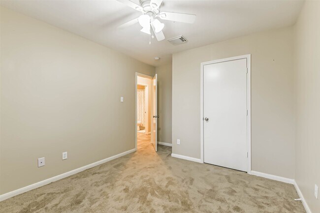 Building Photo - 10926 Waterview Cir