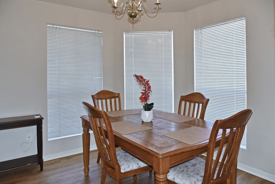 Building Photo - 1106 Mossy Branch St