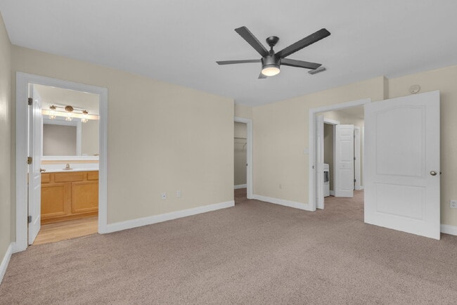 Building Photo - "Charming 3-Bedroom Townhouse Oasis in Destin!"