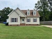 Building Photo - This home is waiting for you!