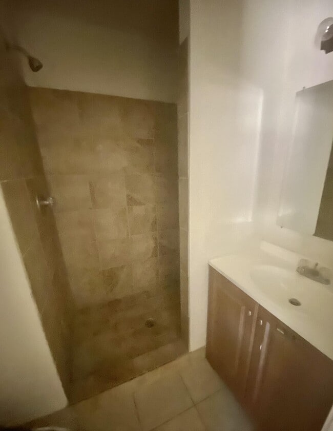 Building Photo - 3328 Lincoln Ave