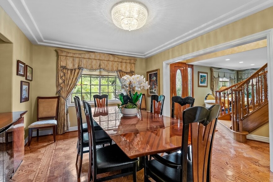 Building Photo - 1617 N Orange Grove Ave