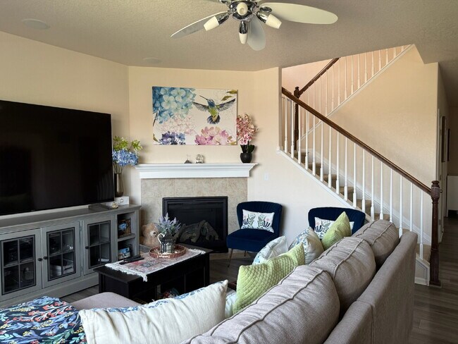 Building Photo - "Spacious 6-Bedroom Haven with 5 Full Baths in Aurora - 3,729 Sq. Ft. of Comfort & Style!"
