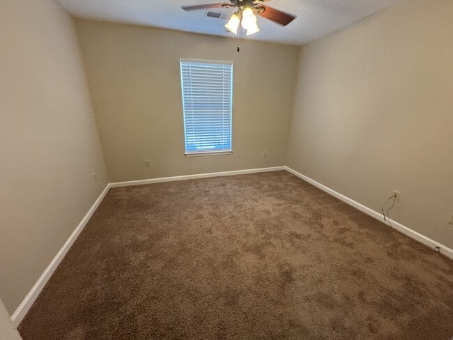 Building Photo - 708 Chatham Ct