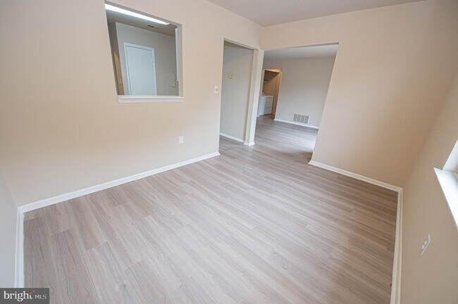 Building Photo - 810 College Ln