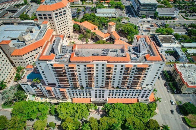Building Photo - 888 Douglas Rd