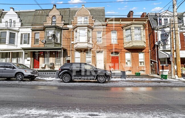 Primary Photo - Welcome to your new home—a cozy and stylish spot in a friendly multi-family building right here i...